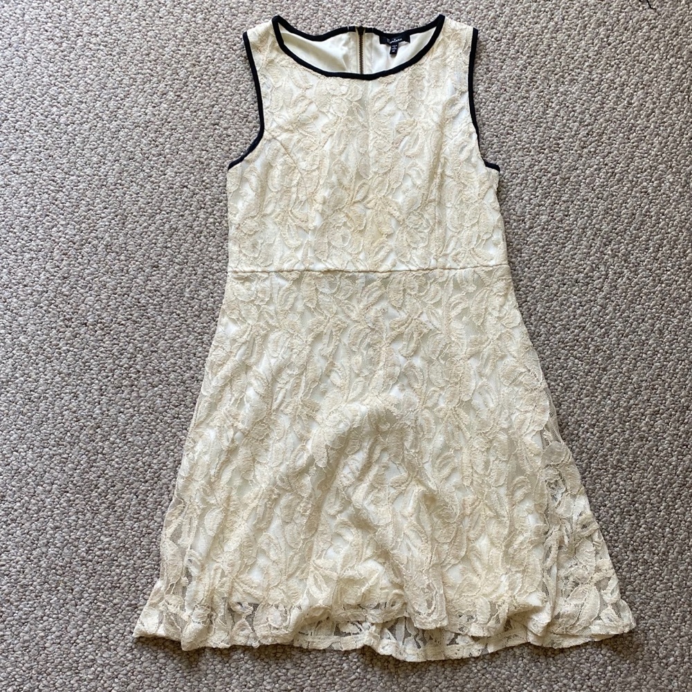 Lace cream cocktail dress